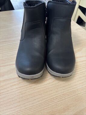 Khombu Black Women's Winter Ankle Boots